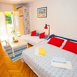 Jarak * Makarska