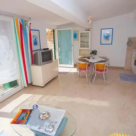 Jarak Apartment *