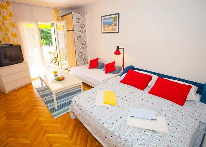 Jarak * Makarska
